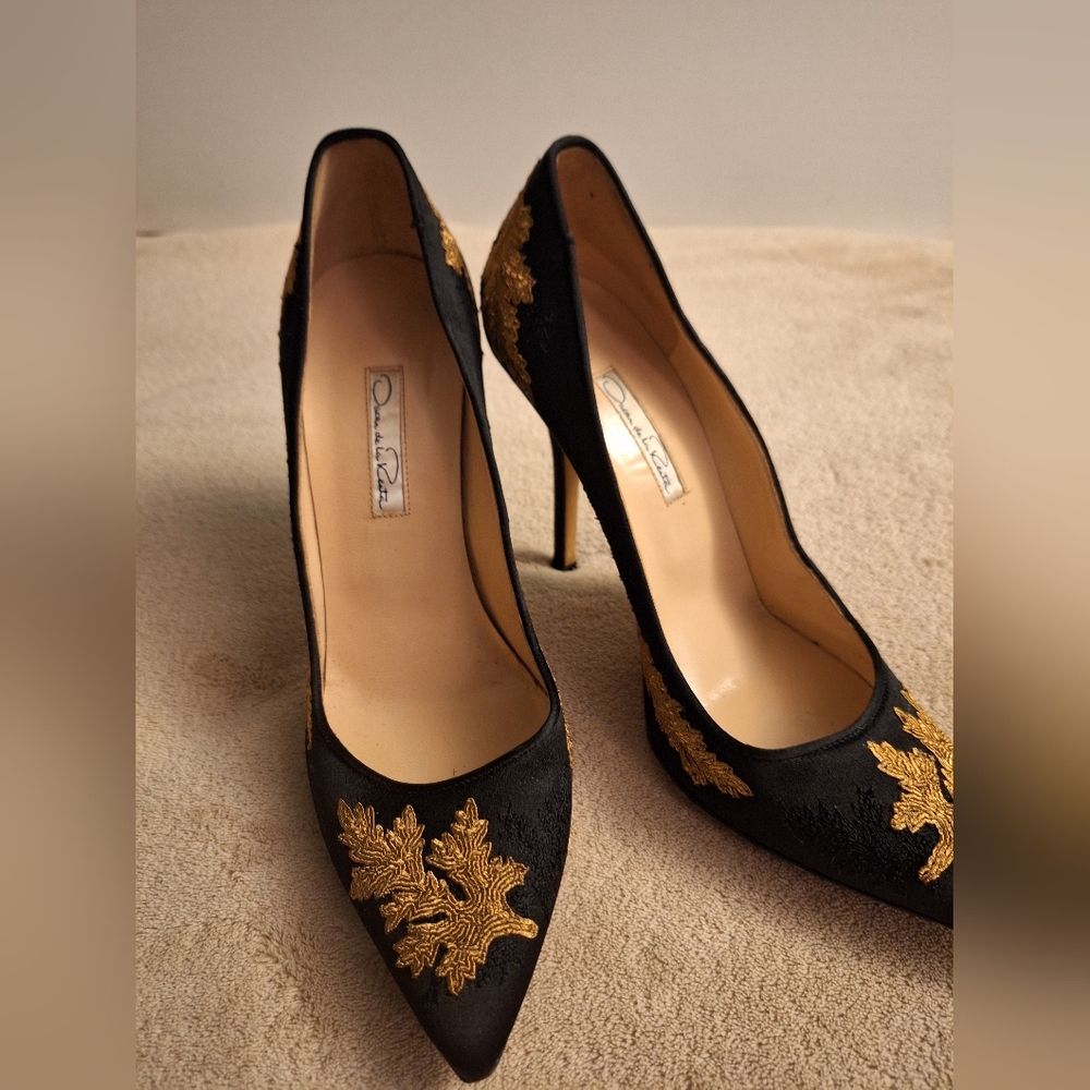 Oscar de la Renta Black and Gold Women's Shoes